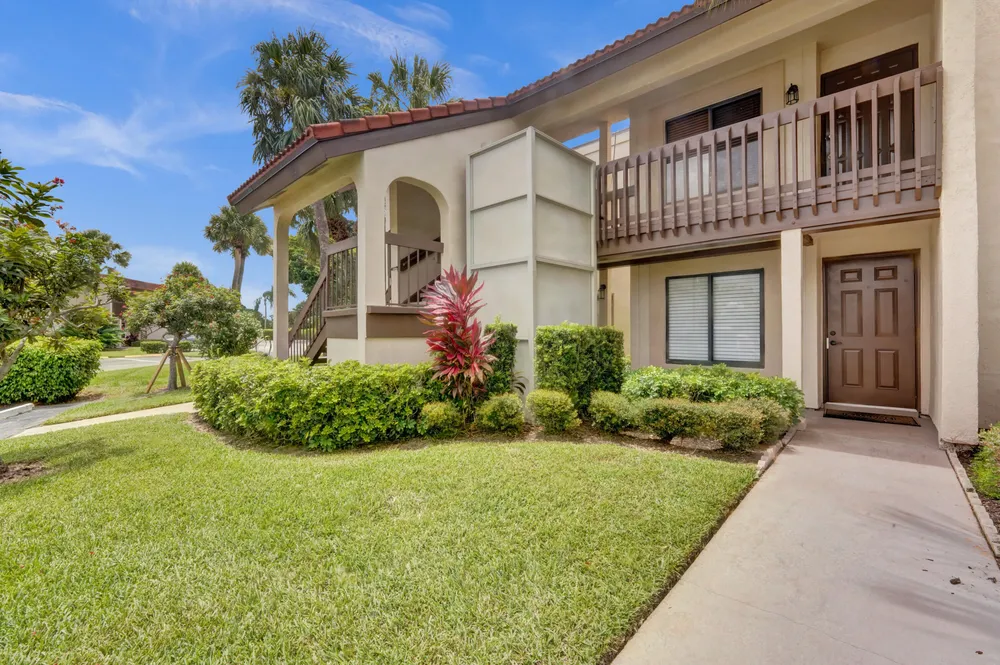 5306 Cedar Lake Dr, Boynton Beach, FL 33437