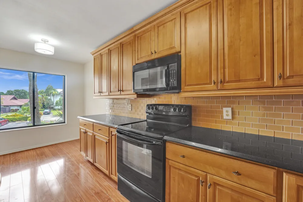 5306 Cedar Lake Dr, Boynton Beach, FL 33437