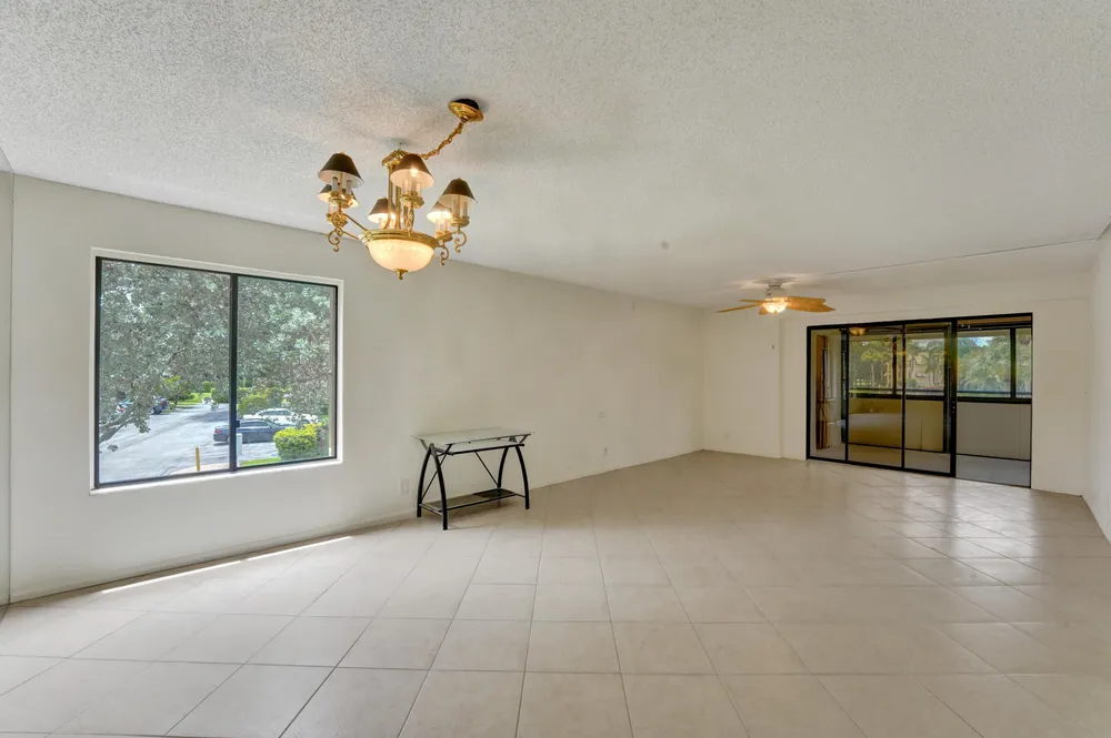 5306 Cedar Lake Dr, Boynton Beach, FL 33437