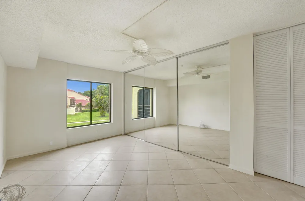 5306 Cedar Lake Dr, Boynton Beach, FL 33437