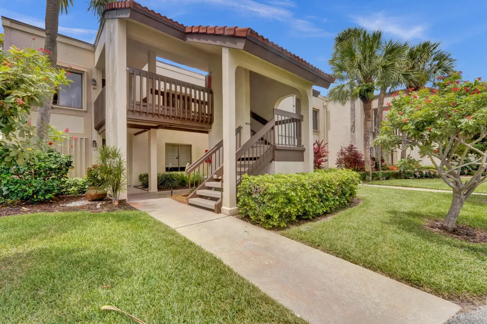 5306 Cedar Lake Dr, Boynton Beach, FL 33437