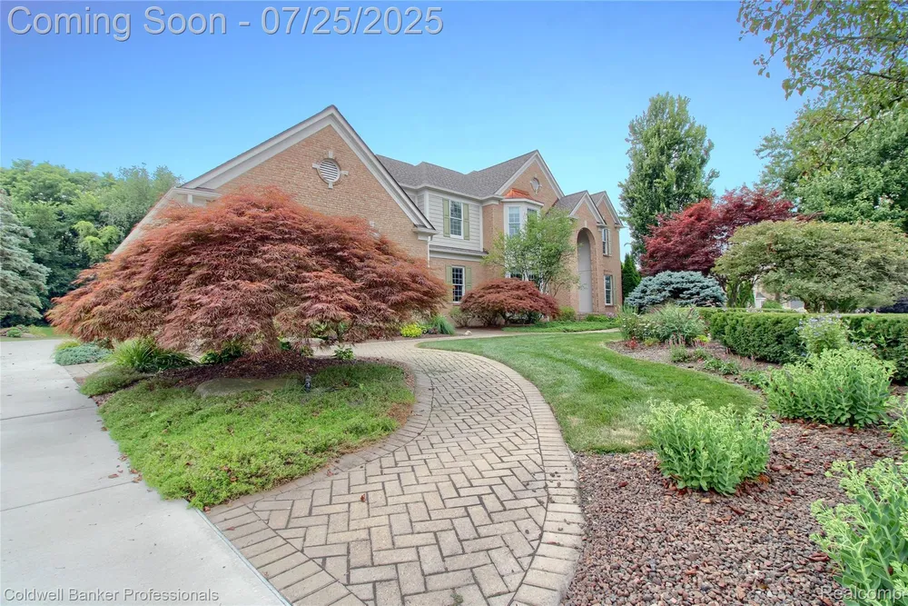 49733 Ash Ct, Plymouth, MI 48170