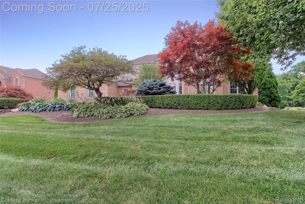49733 Ash Ct, Plymouth, MI 48170