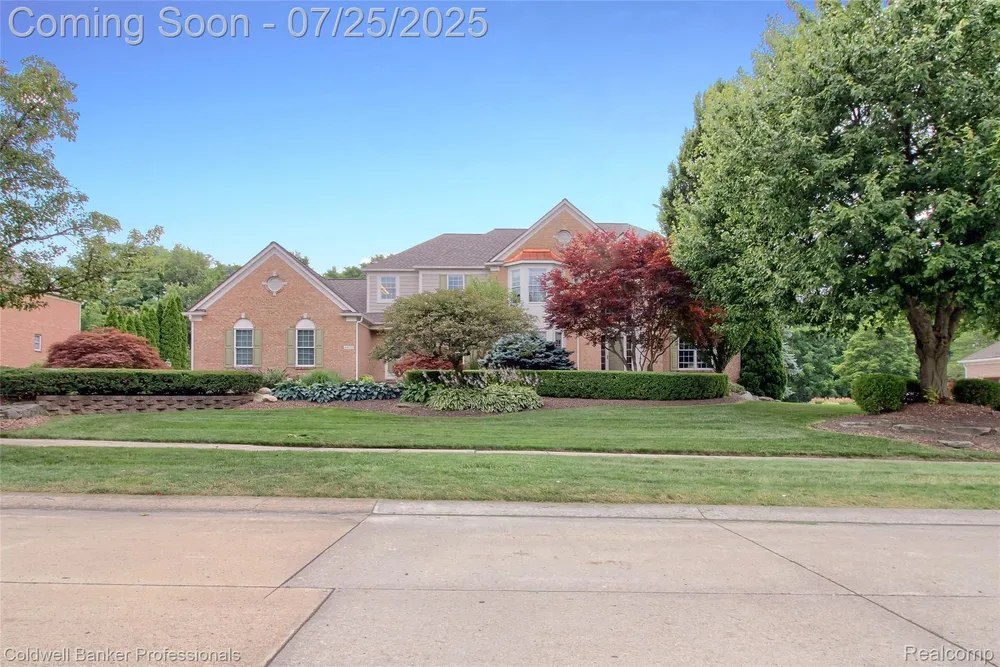 49733 Ash Ct, Plymouth, MI 48170
