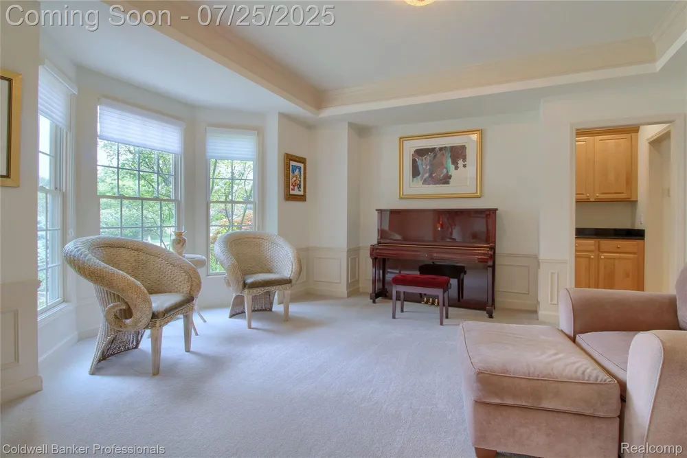 49733 Ash Ct, Plymouth, MI 48170