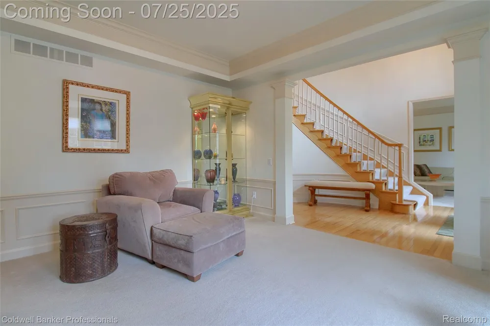 49733 Ash Ct, Plymouth, MI 48170