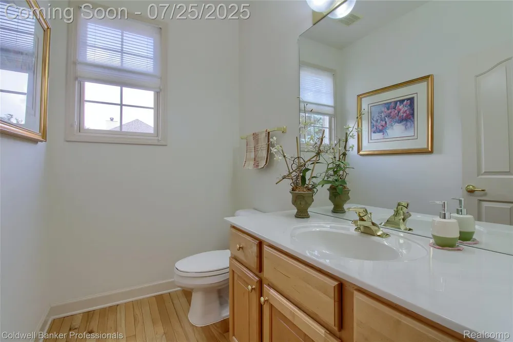 49733 Ash Ct, Plymouth, MI 48170
