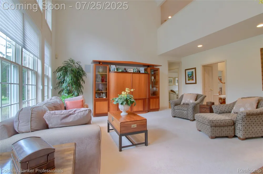 49733 Ash Ct, Plymouth, MI 48170