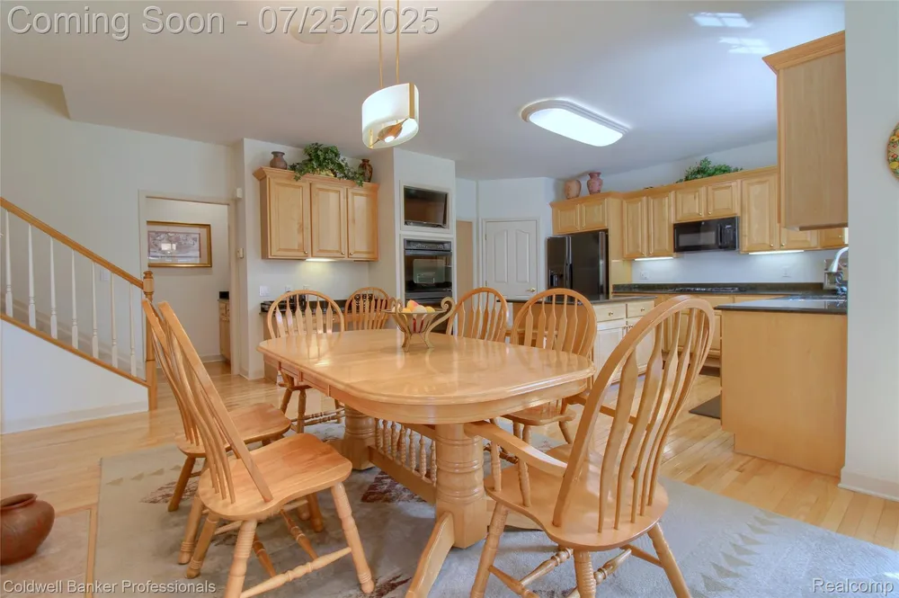 49733 Ash Ct, Plymouth, MI 48170