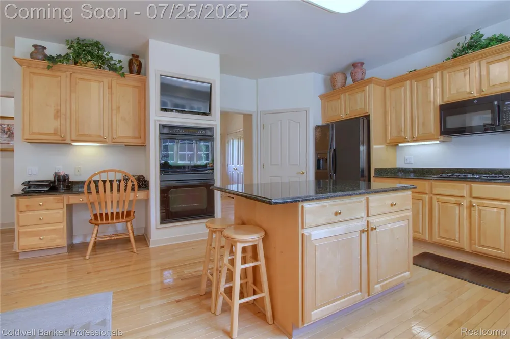 49733 Ash Ct, Plymouth, MI 48170