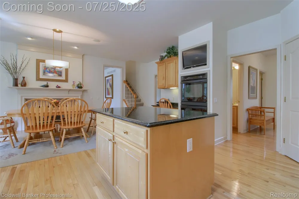 49733 Ash Ct, Plymouth, MI 48170