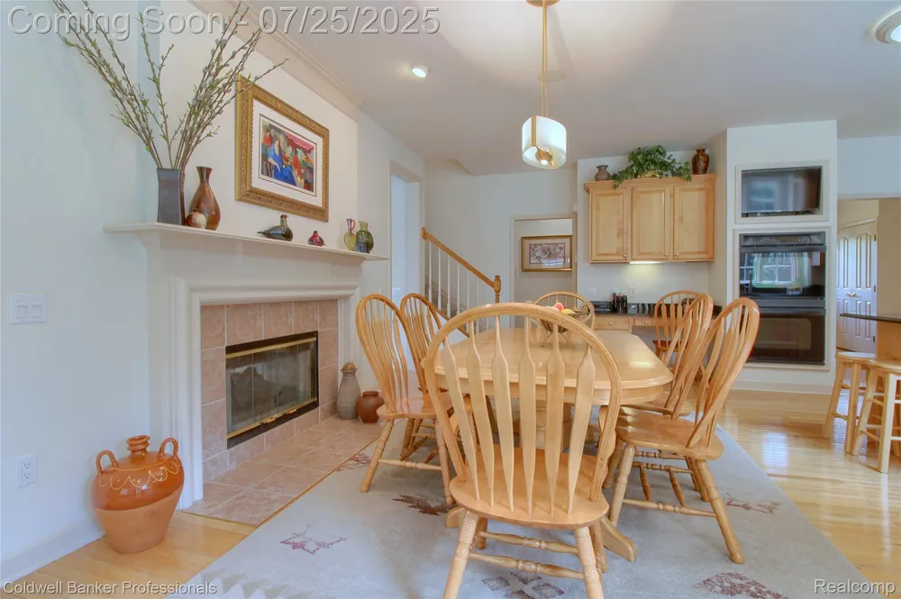 49733 Ash Ct, Plymouth, MI 48170