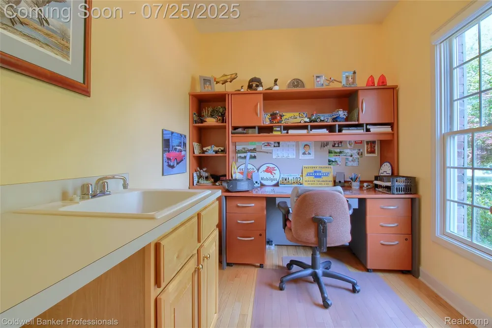 49733 Ash Ct, Plymouth, MI 48170