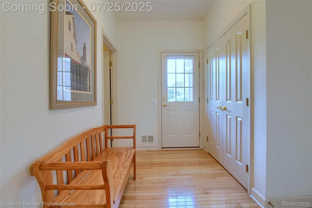 49733 Ash Ct, Plymouth, MI 48170