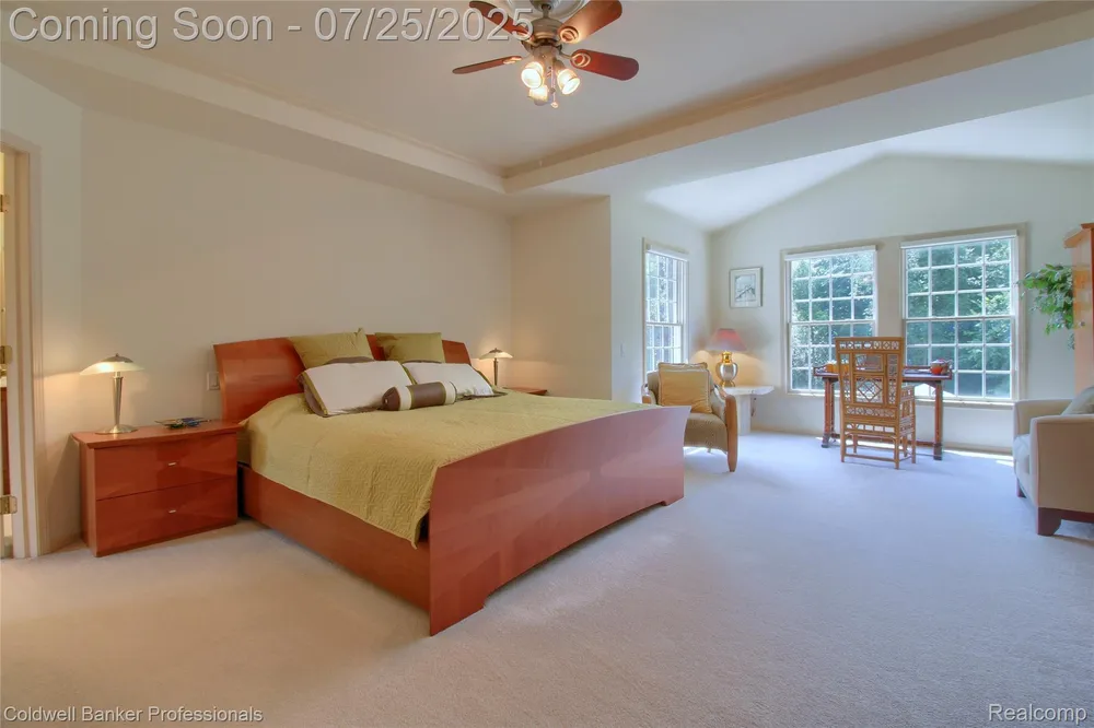 49733 Ash Ct, Plymouth, MI 48170