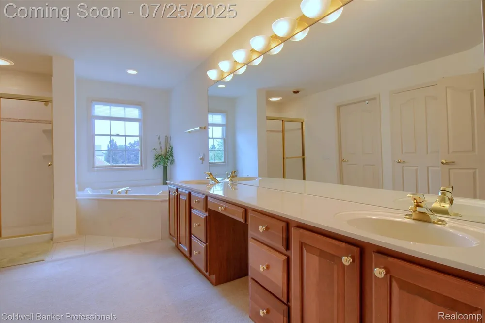 49733 Ash Ct, Plymouth, MI 48170