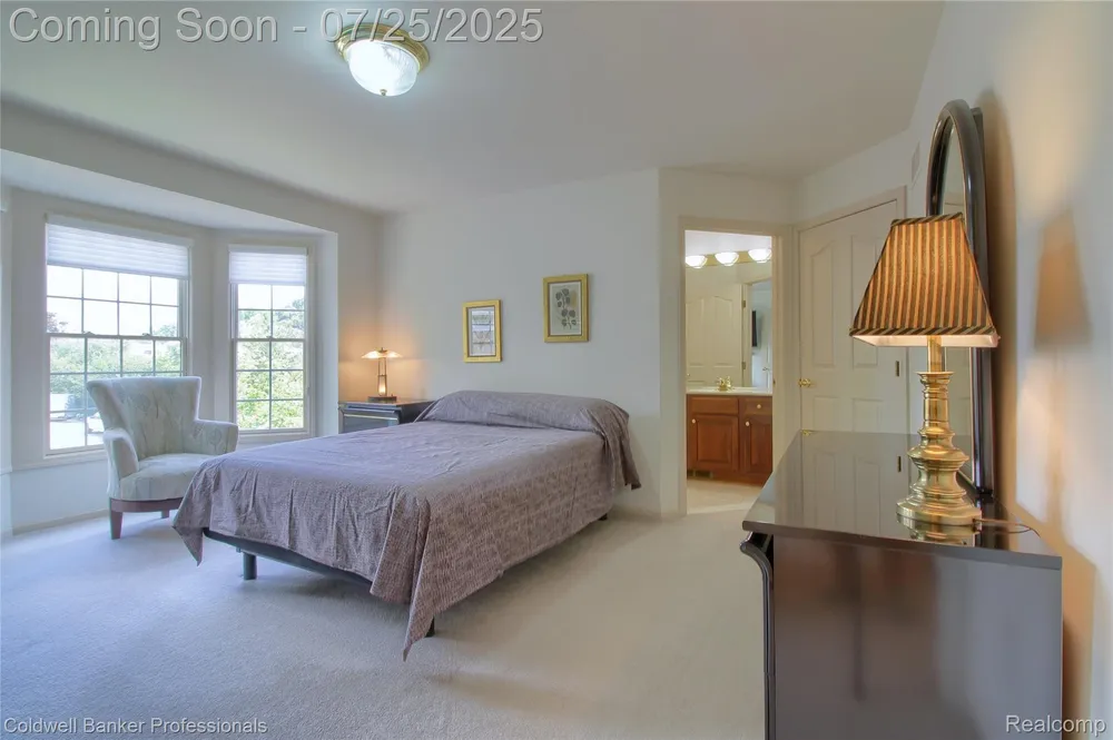 49733 Ash Ct, Plymouth, MI 48170