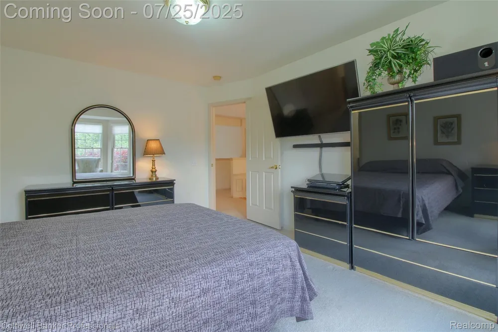 49733 Ash Ct, Plymouth, MI 48170