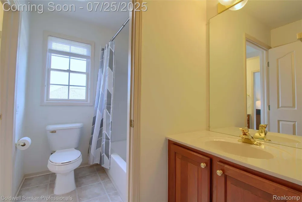 49733 Ash Ct, Plymouth, MI 48170