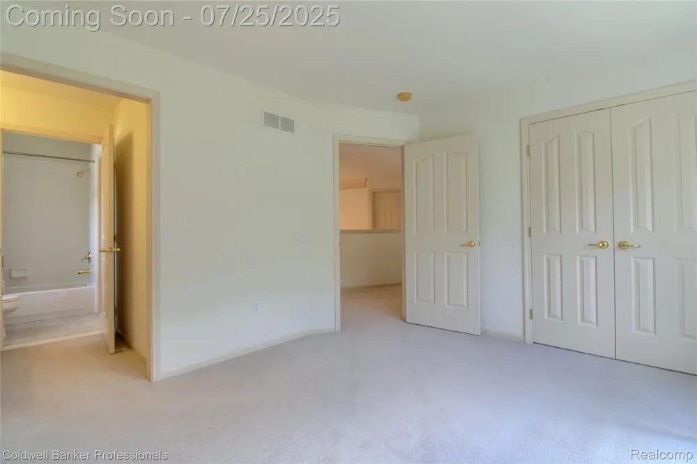49733 Ash Ct, Plymouth, MI 48170