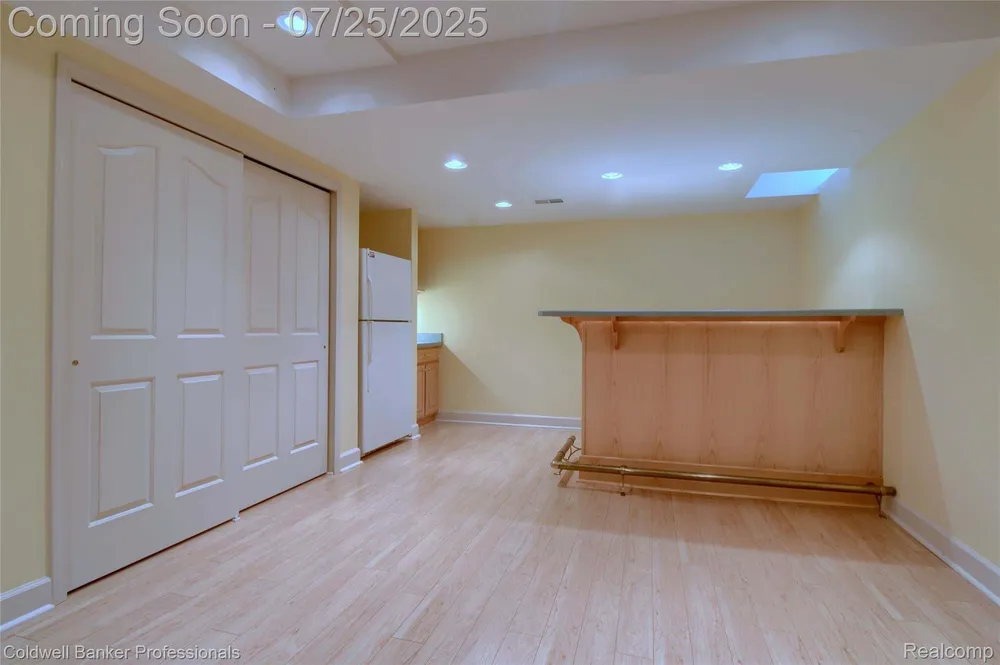 49733 Ash Ct, Plymouth, MI 48170