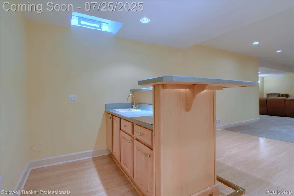 49733 Ash Ct, Plymouth, MI 48170