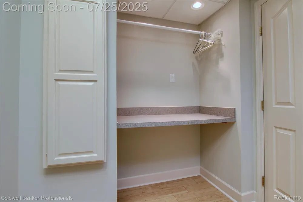 49733 Ash Ct, Plymouth, MI 48170
