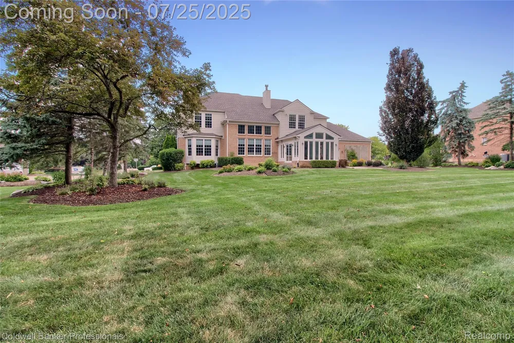 49733 Ash Ct, Plymouth, MI 48170