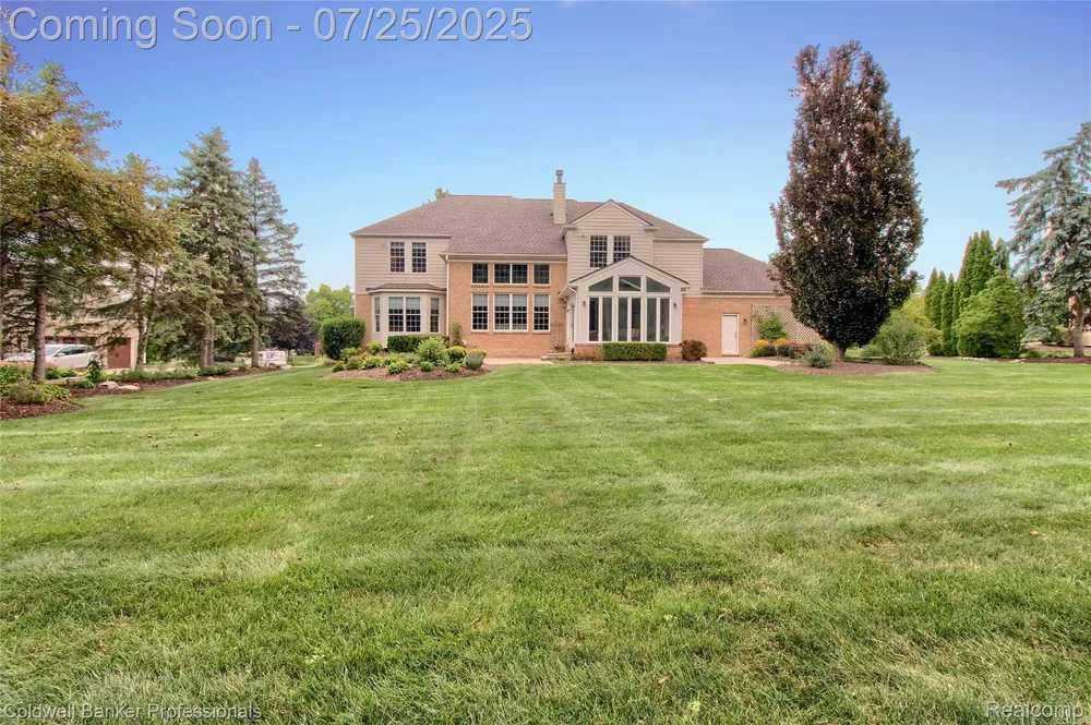 49733 Ash Ct, Plymouth, MI 48170