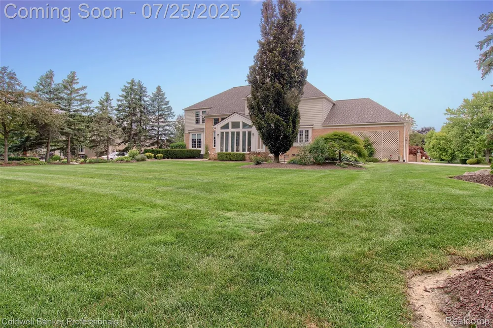49733 Ash Ct, Plymouth, MI 48170