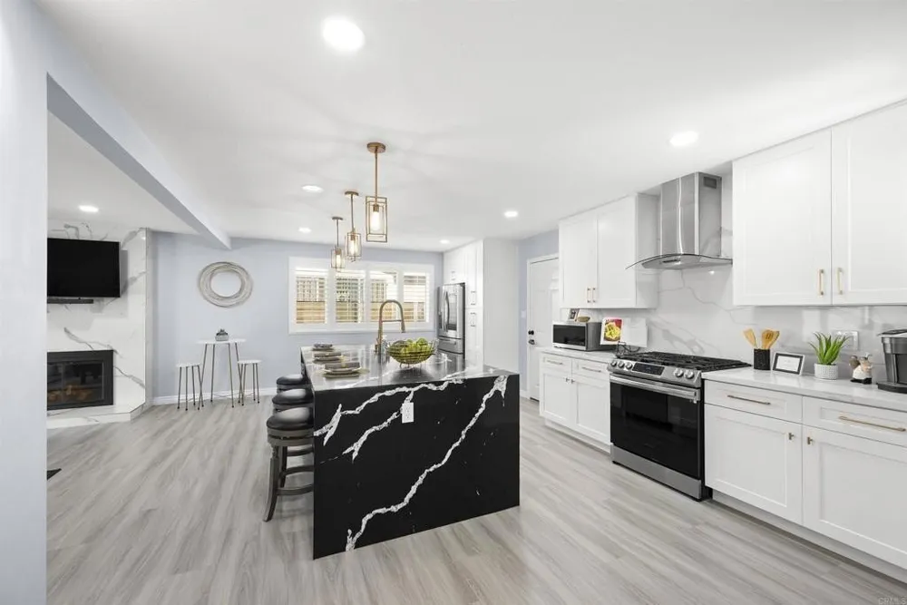 7162 Beagle St, San Diego, CA 92111