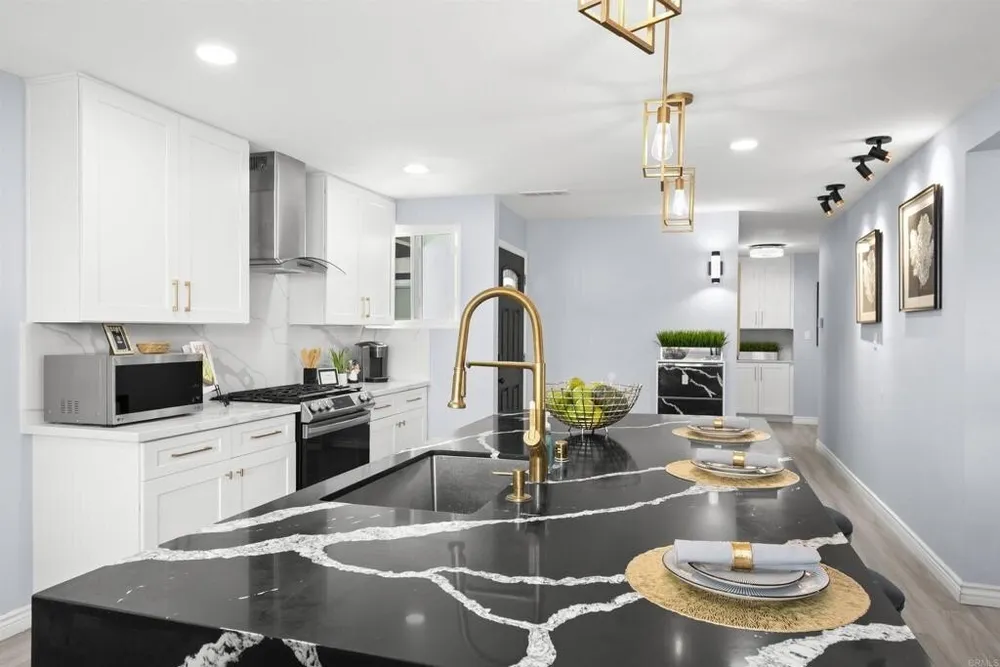 7162 Beagle St, San Diego, CA 92111