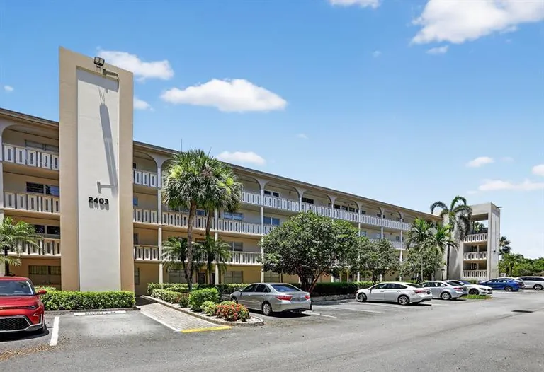 2403 Antigua Circle, Pompano Beach, FL 33066