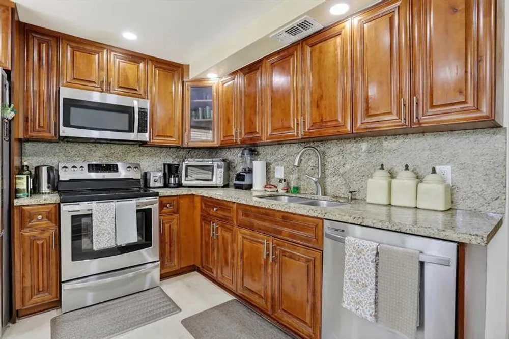 2403 Antigua Circle, Pompano Beach, FL 33066
