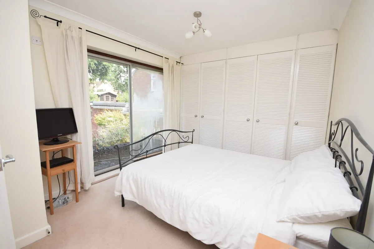 Copse Avenue, Farnham, GU9