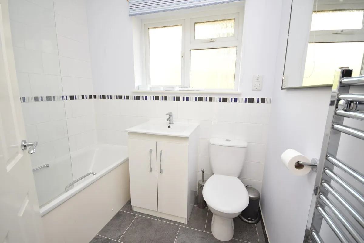Copse Avenue, Farnham, GU9