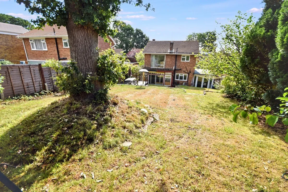 Copse Avenue, Farnham, GU9