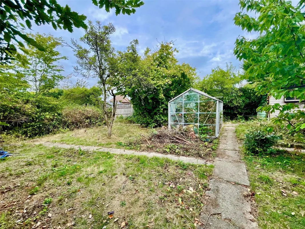 Thorndon Park Crescent, Leigh-on-Sea, Essex, SS9