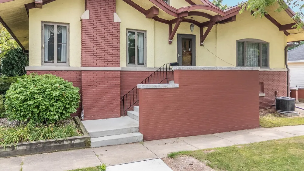 703 S Memorial Dr, Appleton, WI 54911