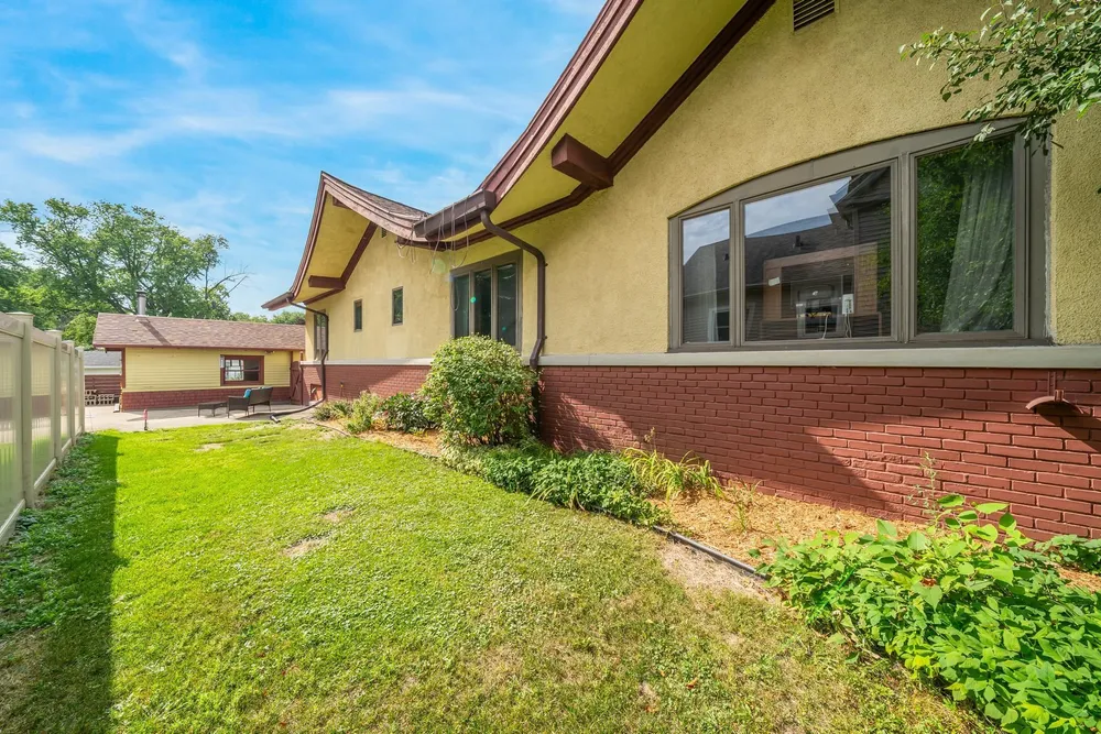 703 S Memorial Dr, Appleton, WI 54911