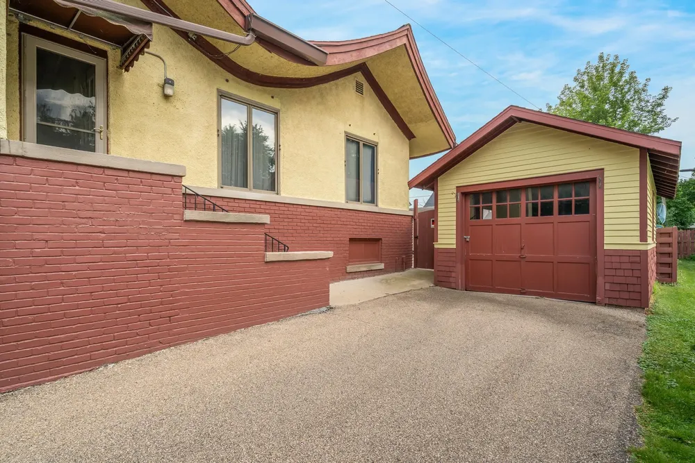 703 S Memorial Dr, Appleton, WI 54911