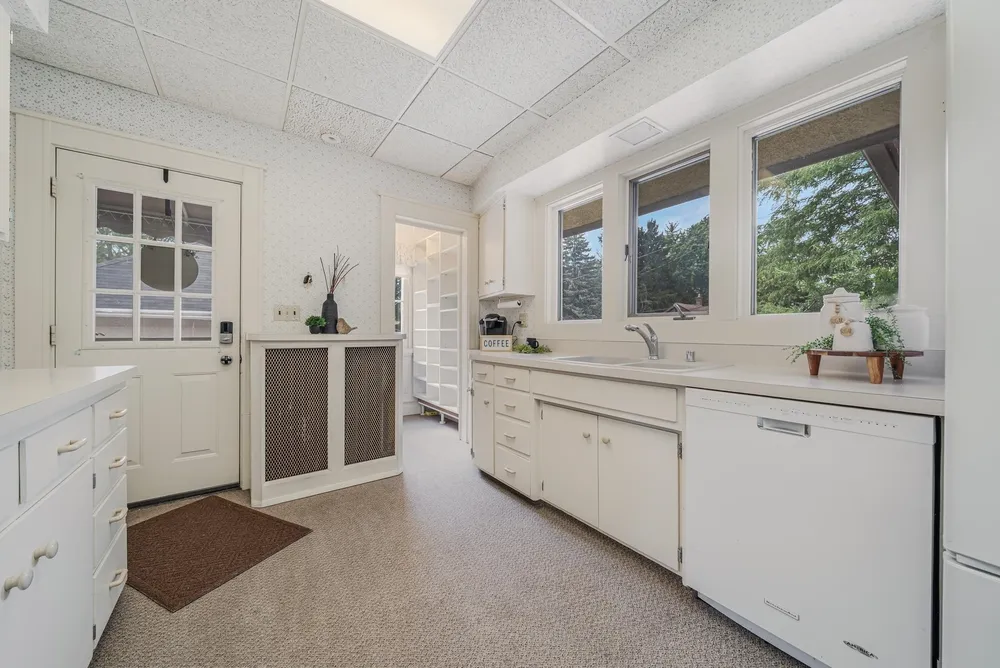 703 S Memorial Dr, Appleton, WI 54911