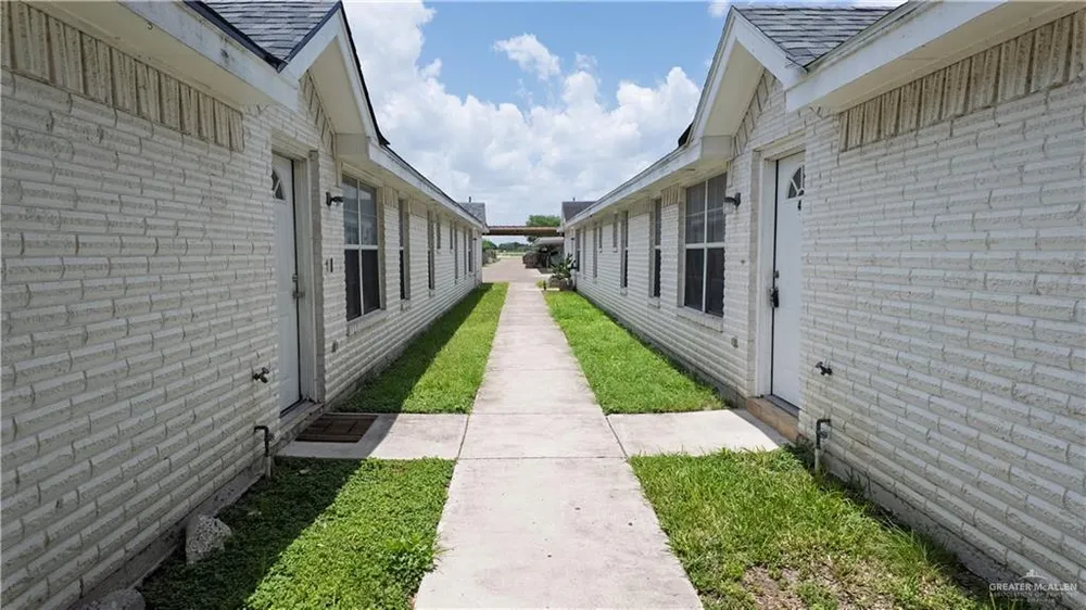 815 N Cross Ln, Edinburg, TX 78541