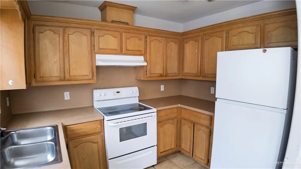 815 N Cross Ln, Edinburg, TX 78541