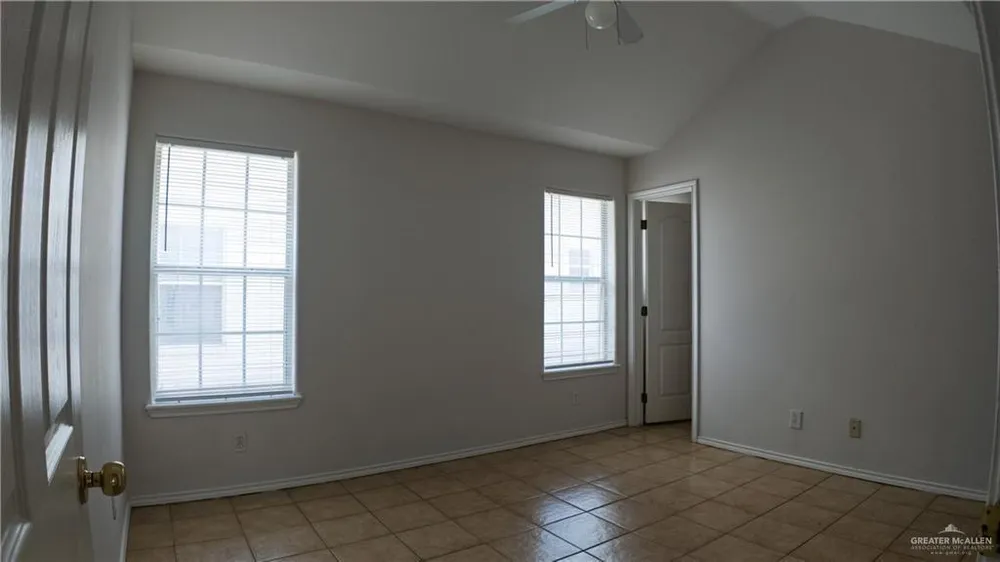 815 N Cross Ln, Edinburg, TX 78541