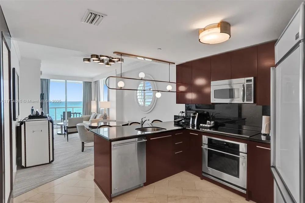 4391 Collins Ave, Miami Beach, FL 33140