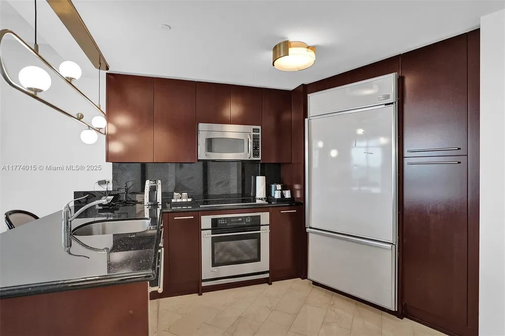 4391 Collins Ave, Miami Beach, FL 33140