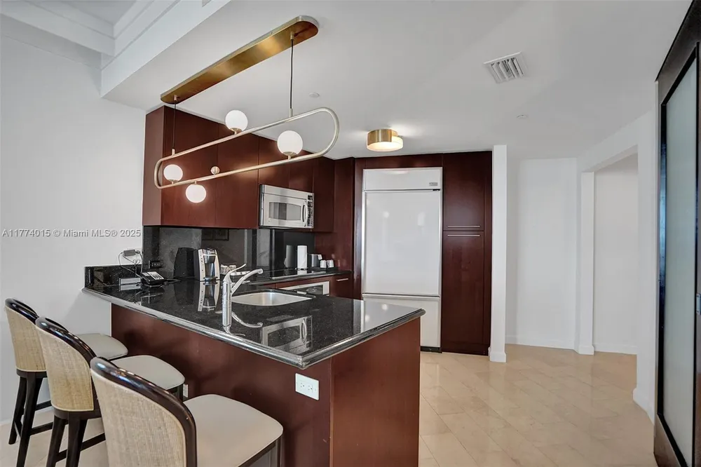 4391 Collins Ave, Miami Beach, FL 33140