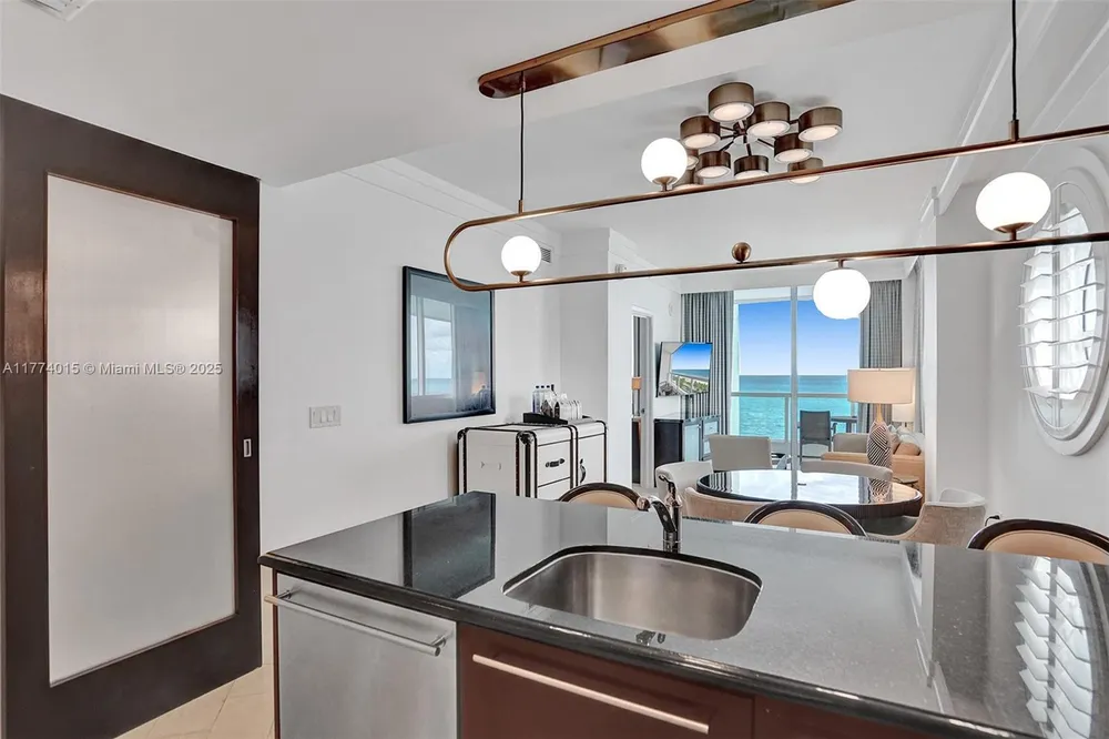 4391 Collins Ave, Miami Beach, FL 33140