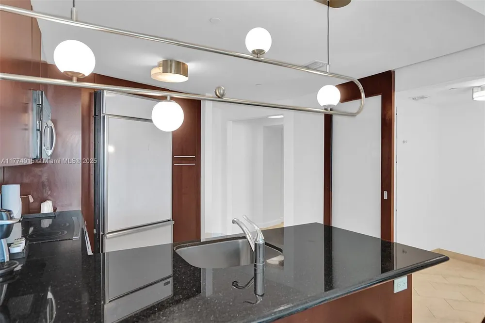 4391 Collins Ave, Miami Beach, FL 33140